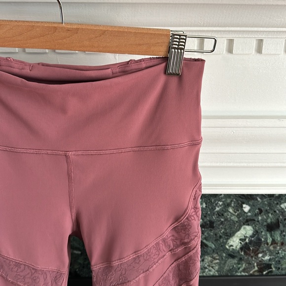 Lululemon Wunder Under High-Rise Tight* Flocked 28" Plumful size 6 - Picture 2 of 9